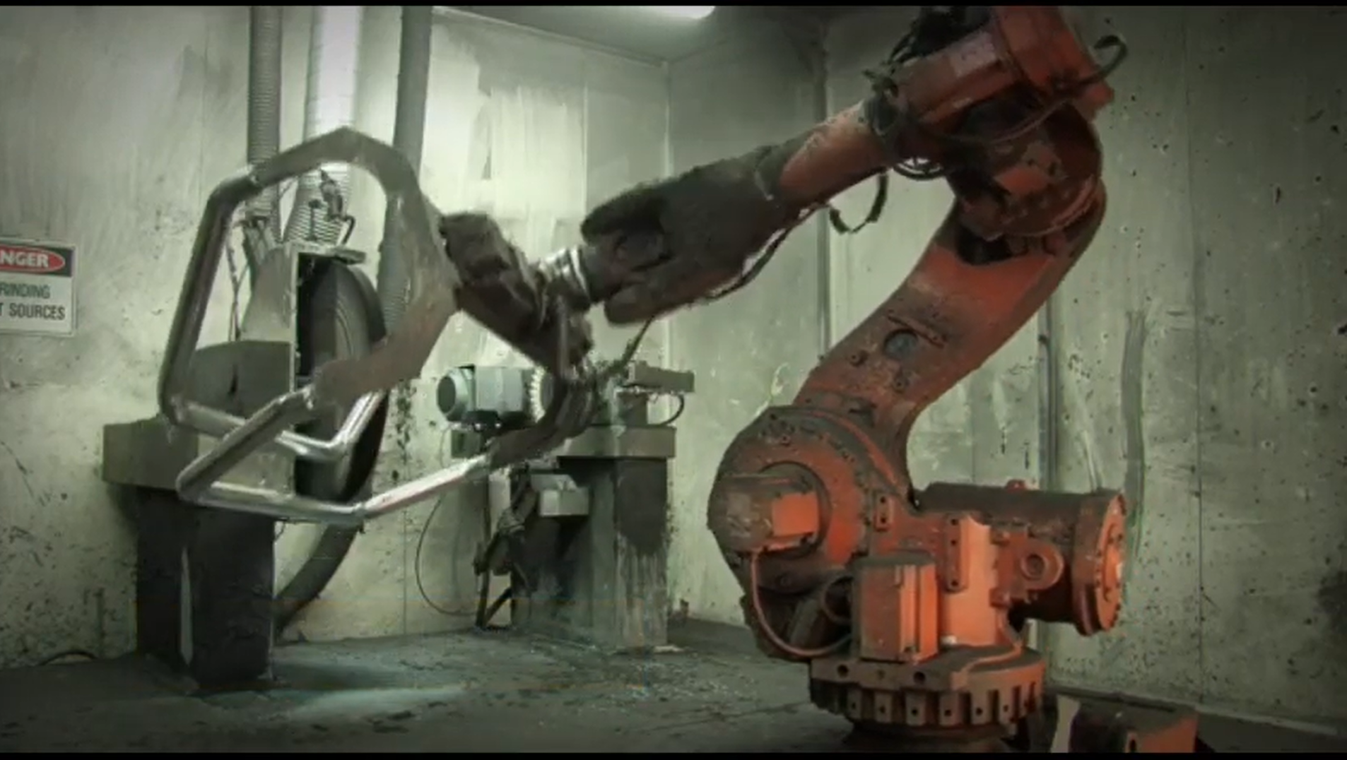 ROBOT TỰ ĐỘNG ĐÁNH BÓNG CẢN XE Ô TÔ